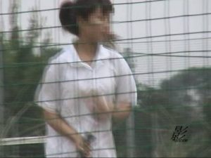 野外排泄！テニスガールの野グソ現場直撃取材！